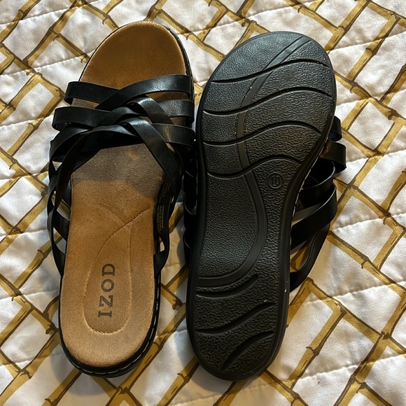 IZOD slip in sandals size 10 - Picture 2 of 2